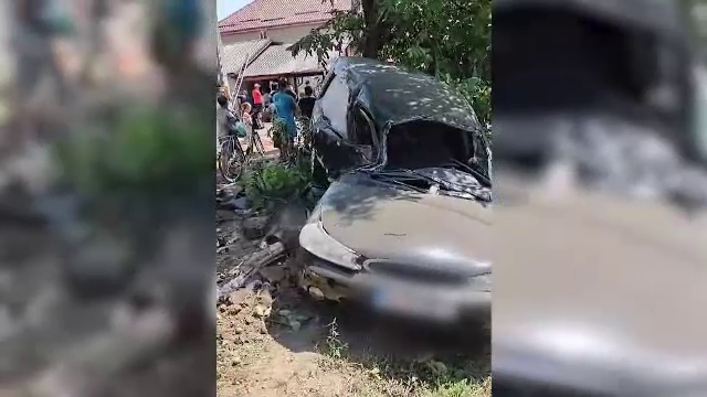 Carambol pe DN25 în Galați, provocat de o depășire riscantă. Patru mașini au fost spulberate