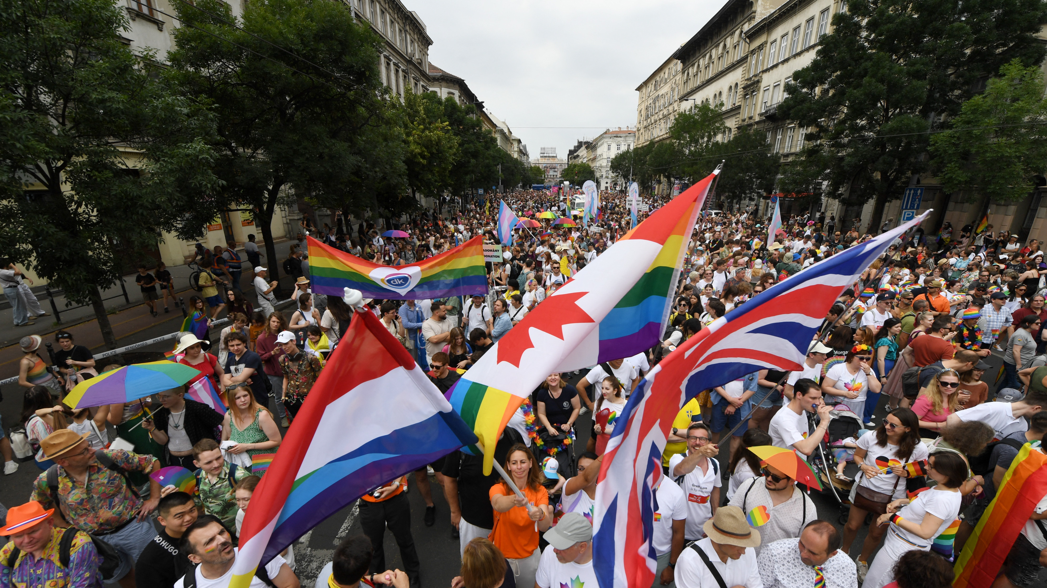 Marșul Pride din Budapesta are loc în ciuda interdicției lui Orban. Un număr record de participanți așteptați la eveniment
