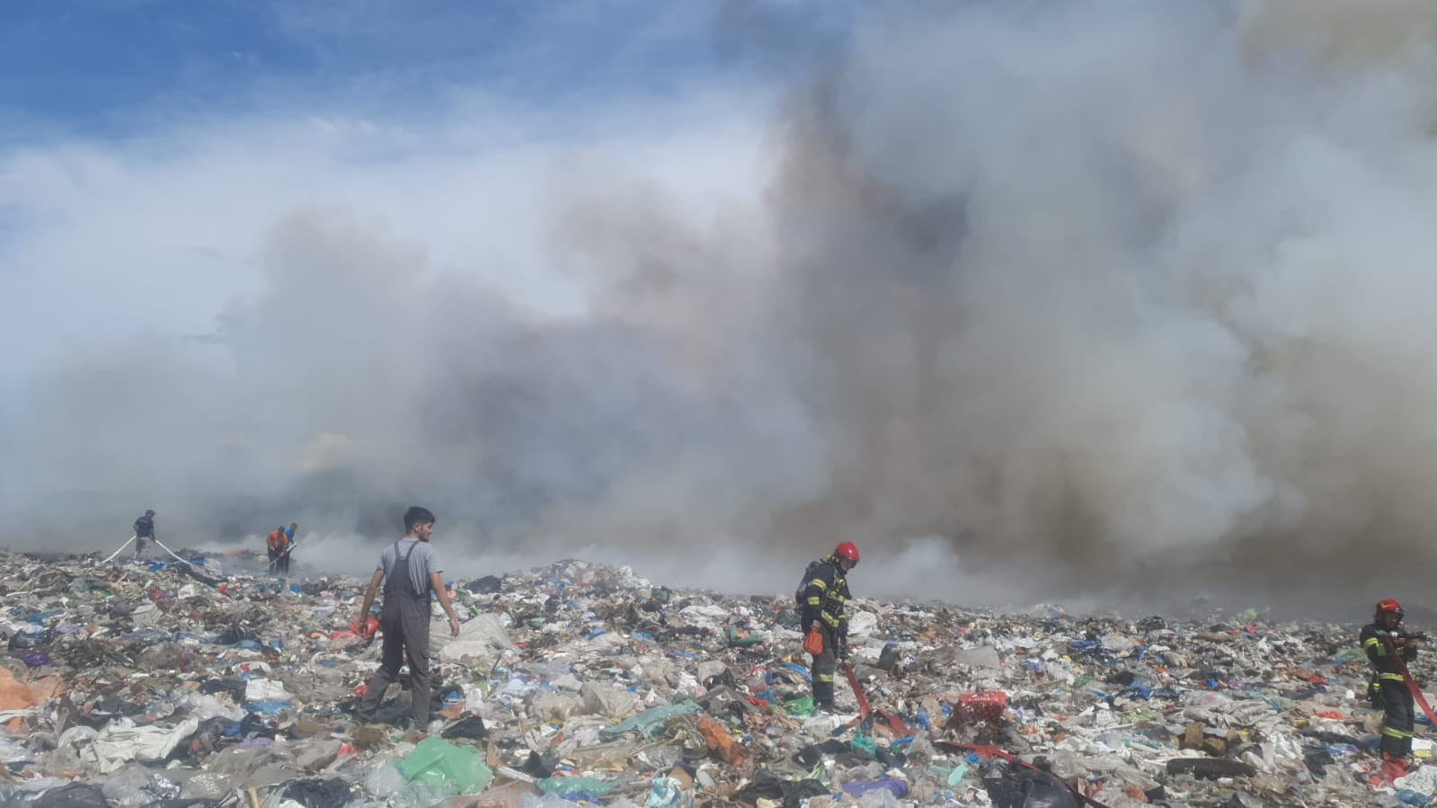 Flăcări groapă de gunoi