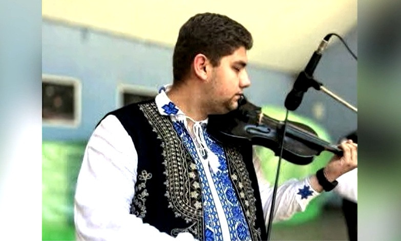 La ce era conectată vioara la care cânta tânărul din Gorj, care a murit electrocutat în timpul furtunii. „L-am tras de acolo”