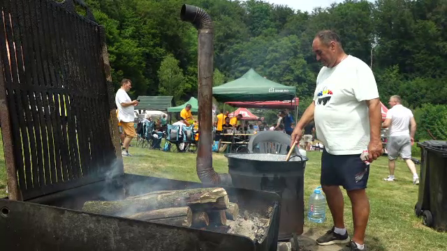 Bătălia ceaunelor la Maramureș. Un preparat tradițional a fost vedeta concursului gastronomic