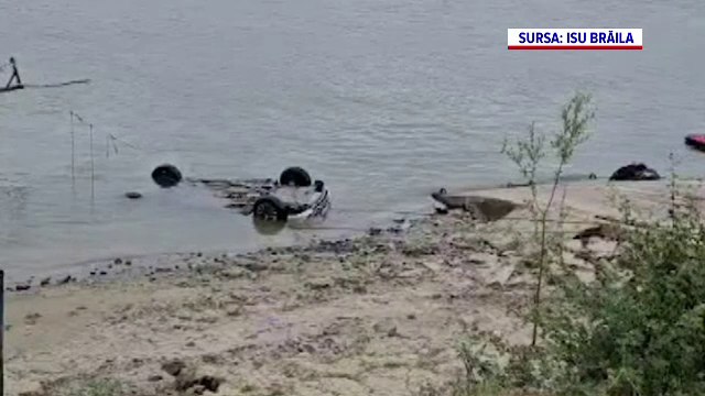 Un bărbat care dorea să se plimbe cu barca pe Dunăre și-a „lansat” și mașina la apă. Greșeala care l-a costat scump