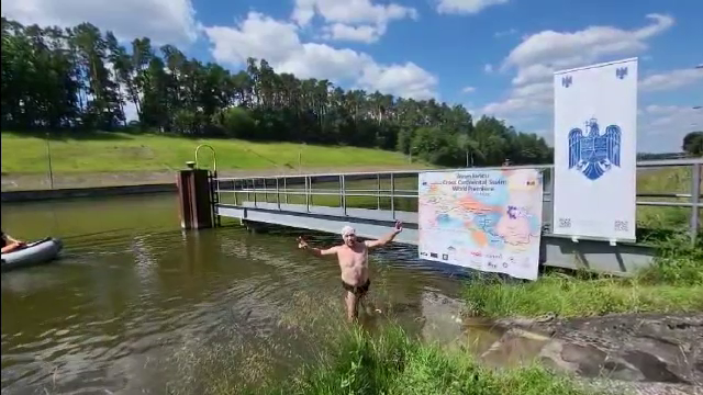 Avram Iancu vrea să traverseze Europa prin înot. Câți kilometri încearcă să străbată pe canalul care leagă două mari fluvii