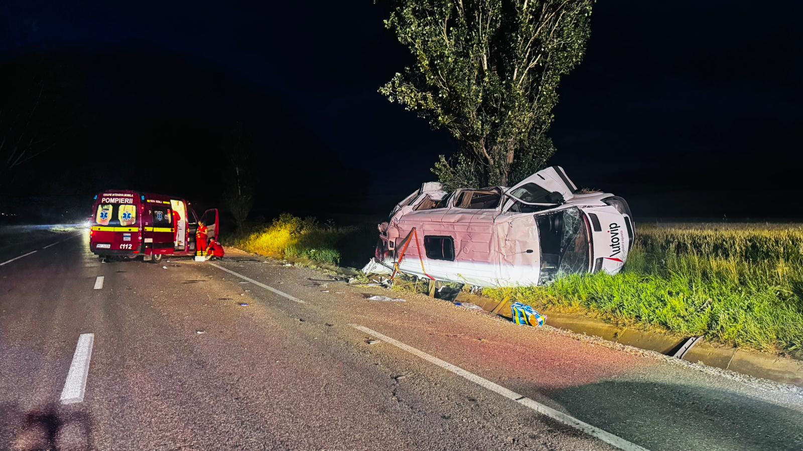 Încă un accident grav pe „Drumul morții”. Un autocar cu 60 de oameni s-a ciocnit cu un microbuz