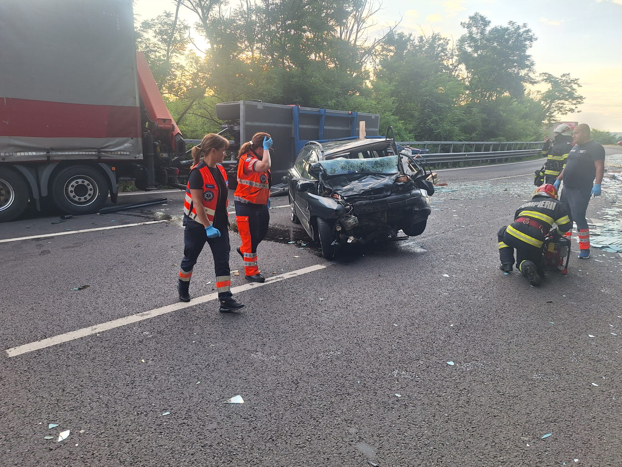 Un șofer de 85 de ani a murit în Vâlcea. Autoturismul său a fost lovit de un autotren condus de un tânăr de 27 de ani