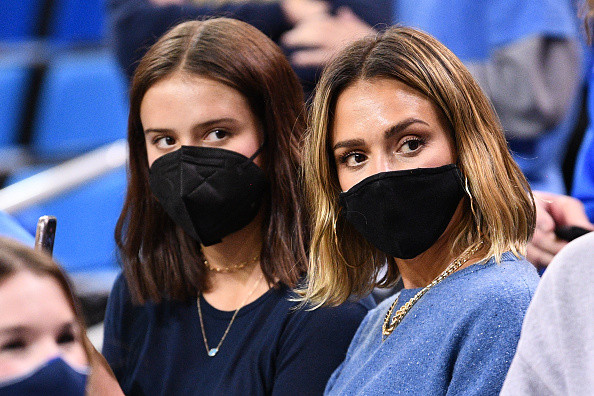 Jessica Alba și fiica ei cea mare au atras toate privirile la Wimbledon. Honor este copia fidelă a mamei sale. GALERIE FOTO