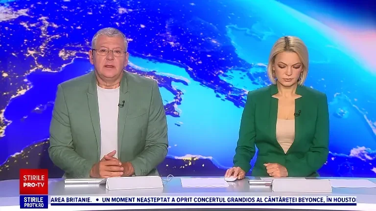 Incendiu violent la un depozit de pe A1, lângă București. Pompierii se luptă de aproape o zi cu flăcările uriașe