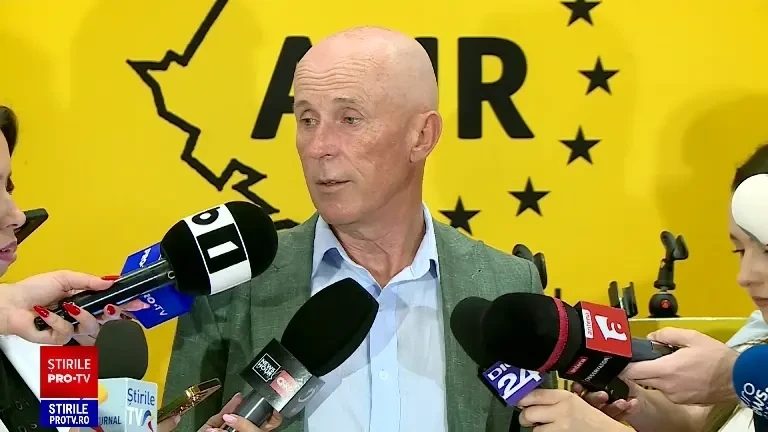 Explicația lui Mugur Mihăescu pentru banii de chirie primiți de la Parlament, deși stă lângă București: „Nu am știut”