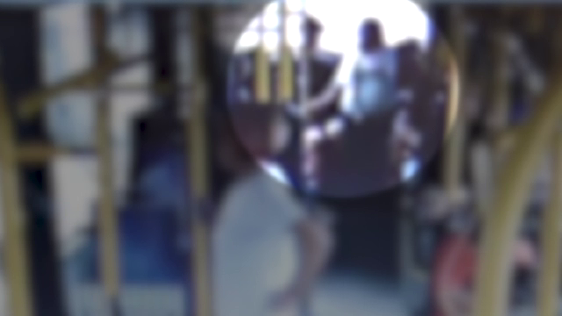 Un fost controlor de bilete a agresat sexual un băiat de 14 ani într-un autobuz. Adolescentul a crezut că îl jefuiește