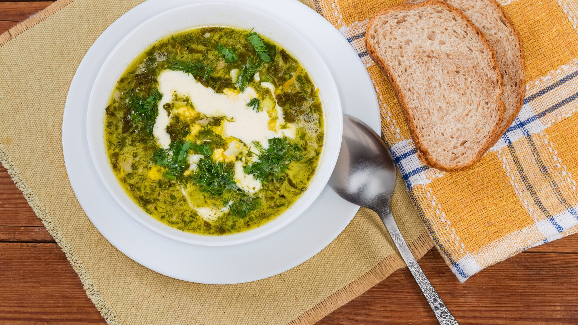 Ciorba, aliatul surpriză al siluetei: de ce nu îngrașă chiar dacă „umflă burta”. Explicația specialiștilor