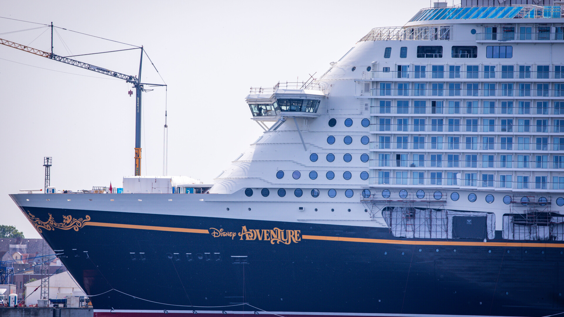 Un tată s-a aruncat în ocean de pe o navă de croazieră pentru a-și salva fiica, căzută peste bord în timp ce îi făcea o poză