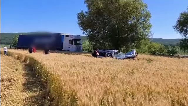 Un șofer de 71 de ani a provocat un grav accident după ce s-a angajat în depășire fără să se asigure. „Nu te-ai uitat deloc”