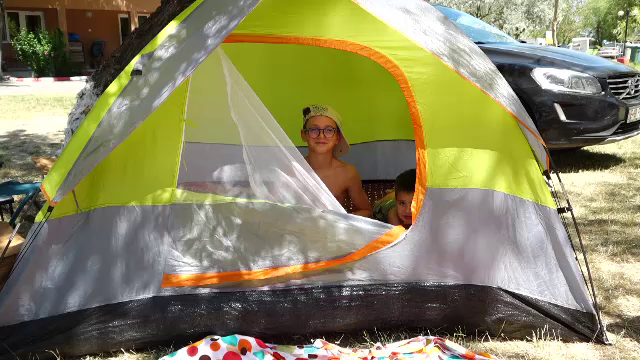 Campingul pe litoral, o alternativă tot mai căutată de turiști. Tarifele pentru o zi în Mamaia Nord