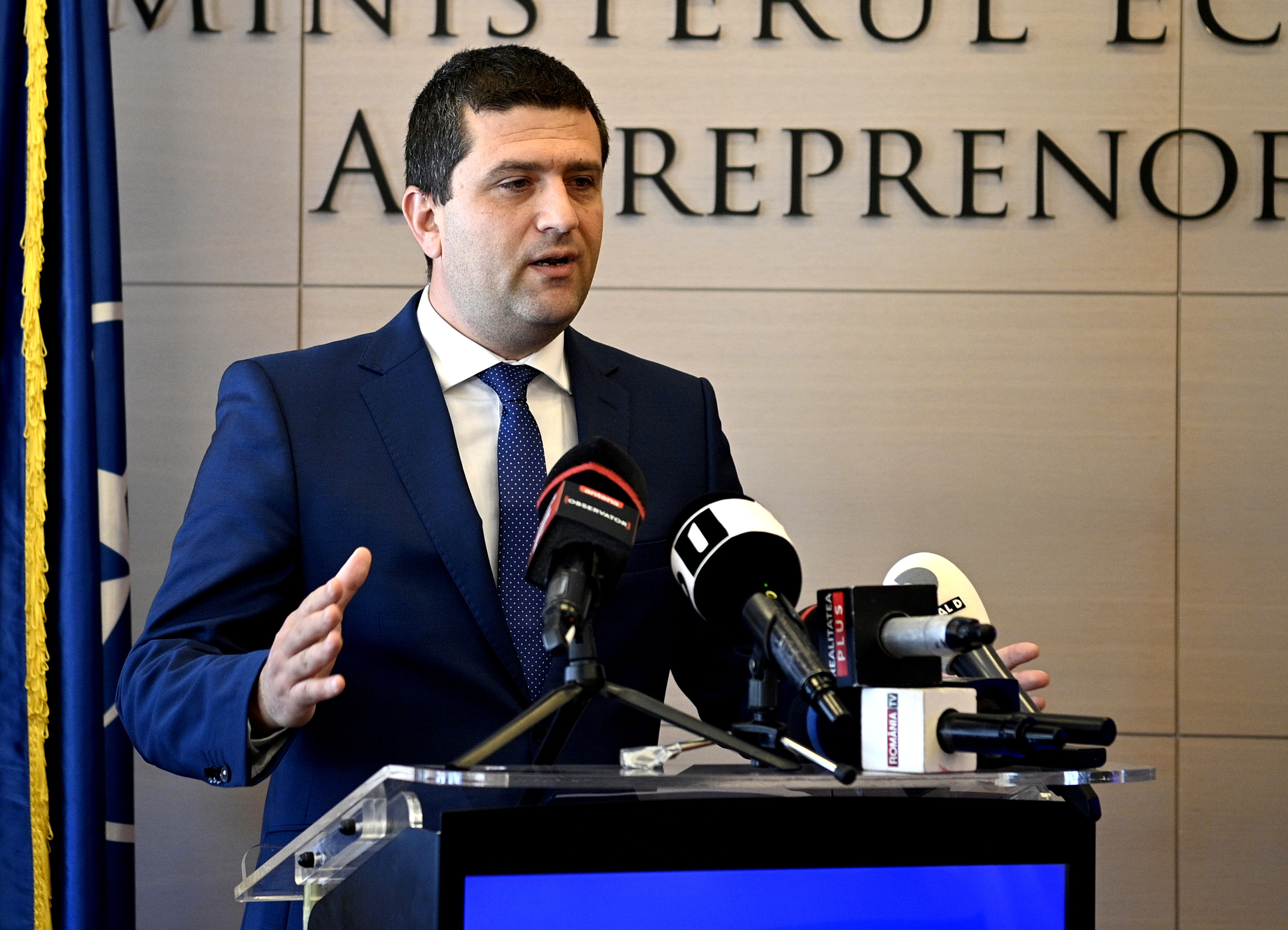 Ministrul Economiei le răspunde membrilor PSD care au criticat măsurile fiscale: „Nu merge teatrul acesta la infinit”