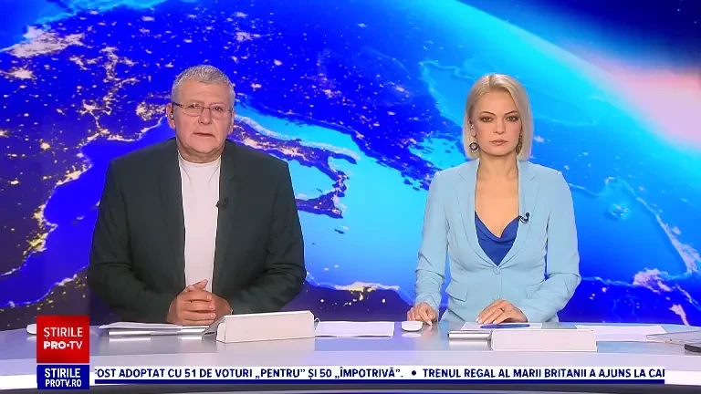 Un camion s-a oprit într-un cap de pod pentru că i s-a ridicat bena. Șoferul a fost scos cu descarcerarea din cabină