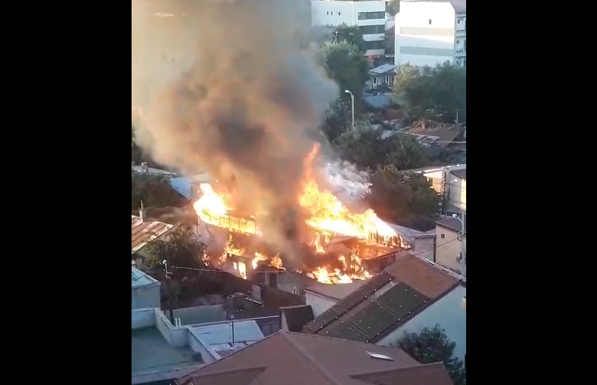 Incendiu la patru imobile din București. Se intervine cu mai multe autospeciale