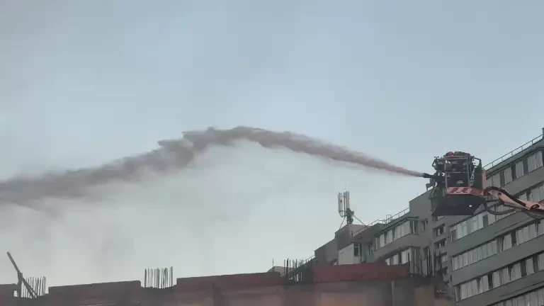 Incendiu la patru imobile din București. Se intervine cu mai multe autospeciale