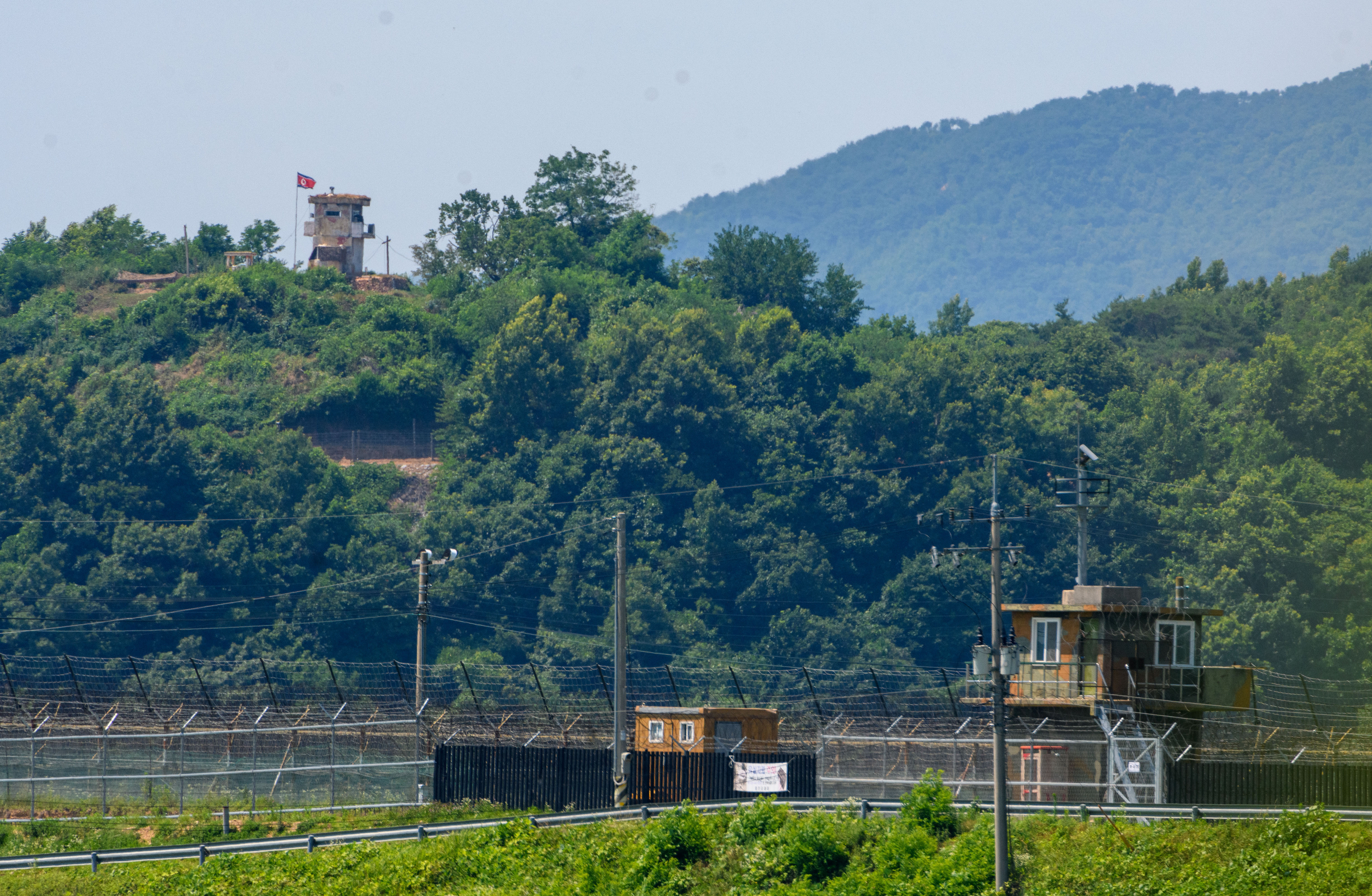 O persoană a dezertat din Coreea de Nord. A fost nevoită să treacă prin câmpuri minate și garduri electrice
