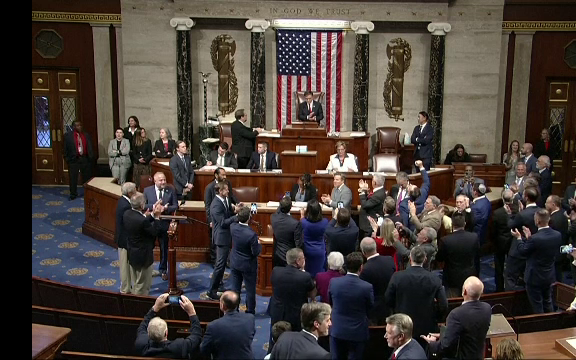 Bugetul propus de Trump a fost adoptat de Congresul SUA. Experți: „Victoria lui ar putea costa America trilioane”