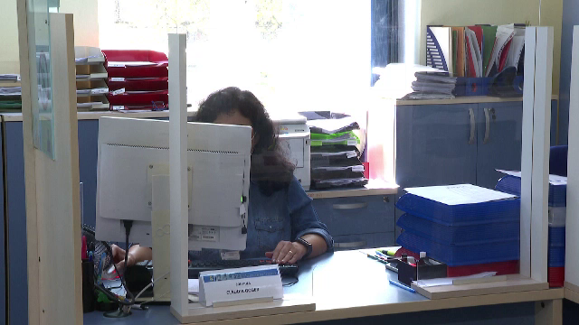 Mai puţini bani pentru concediile medicale, de la 1 august. Răcelile sunt vizate direct de noua formulă de calcul