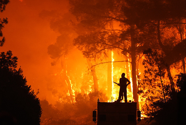 Turcia a arestat 10 suspecţi după izbucnirea incendiilor de vegetaţie. Anchetă în curs pentru 15 persoane