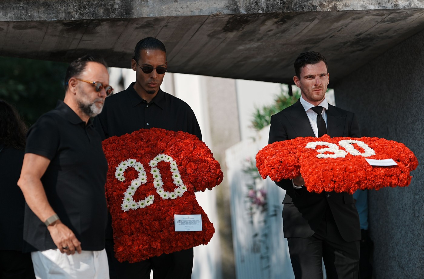 Imagini emoționante de la înmormântarea lui Diogo Jota. Familia și foștii coechipieri au adus un ultim omagiu. GALERIE FOTO