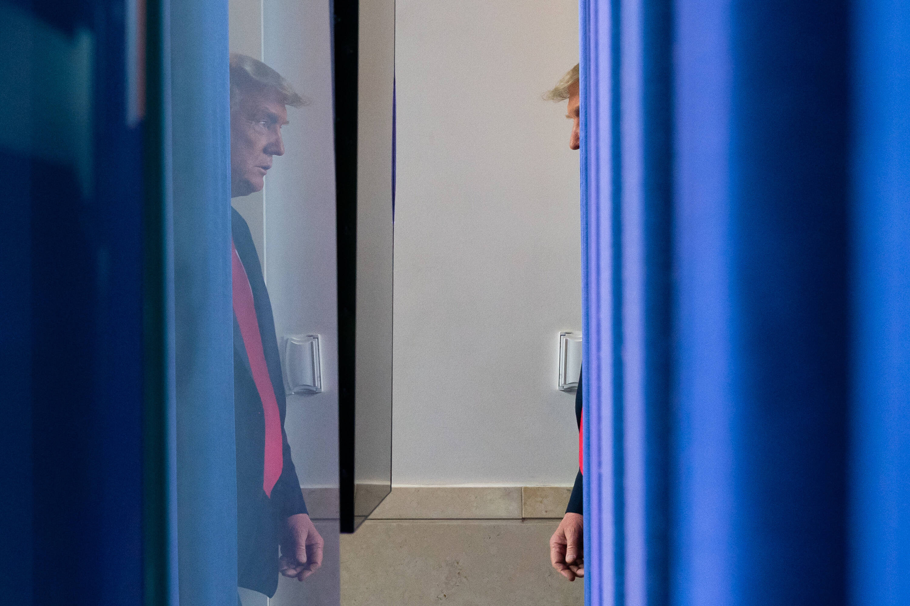 Cum folosește Trump „Teoria Nebunului” pentru a cuceri lumea