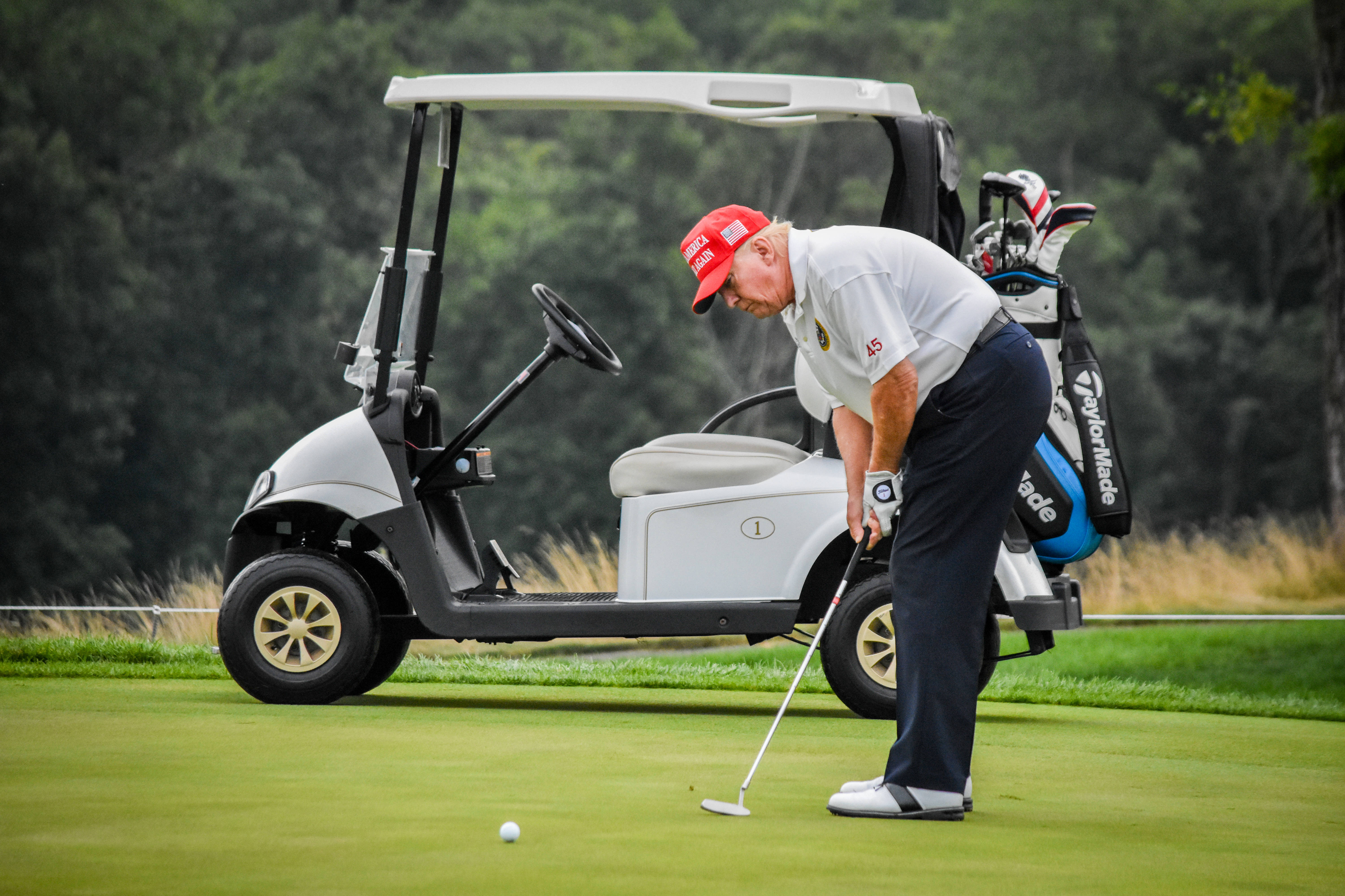 Un avion civil a ajuns deasupra terenului de golf al lui Trump. Ce a urmat