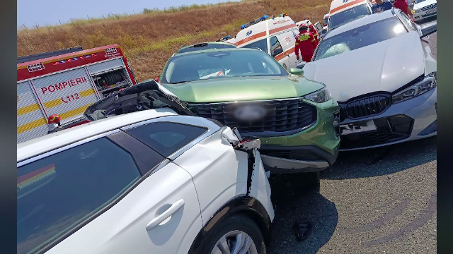 Filmul accidentului în lanț de pe Autostrada Soarelui. Un șofer neatent a băgat trei oameni în spital