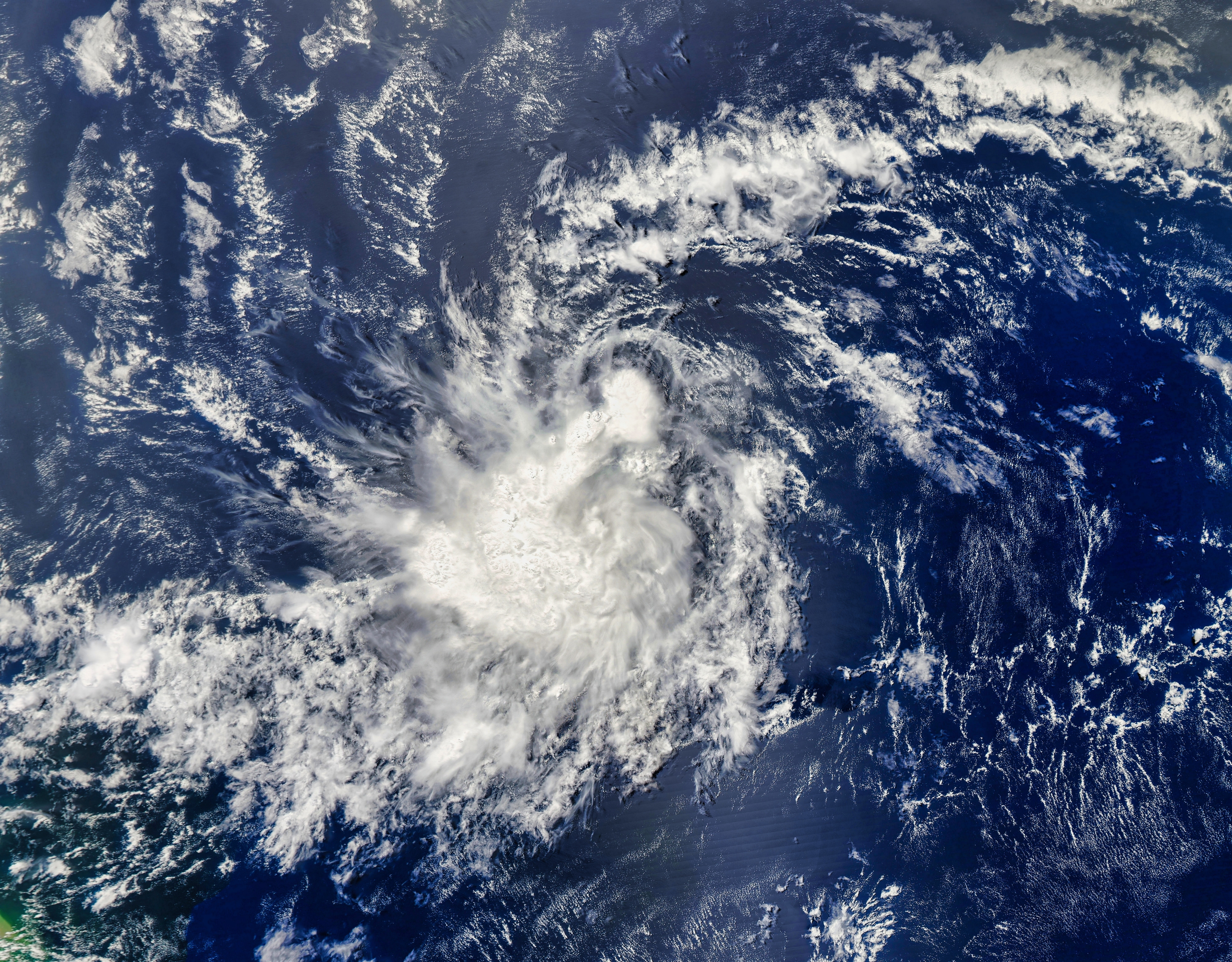 Furtuna tropicală Chantal a lovit Carolina de Sud şi ar putea provoca noi viituri