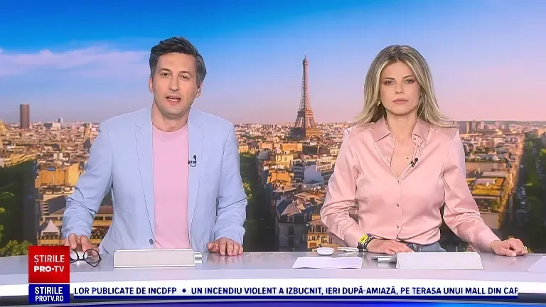 Râul Sena, redeschis pentru înot public după un secol de interdicție. Parizienii au intrat în apă de la primele ore