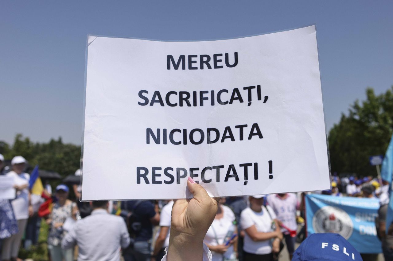Noua lege a salarizării a unit bugetarii: toți o critică și cer mai mulți bani și „recunoaștere”. Proteste naționale