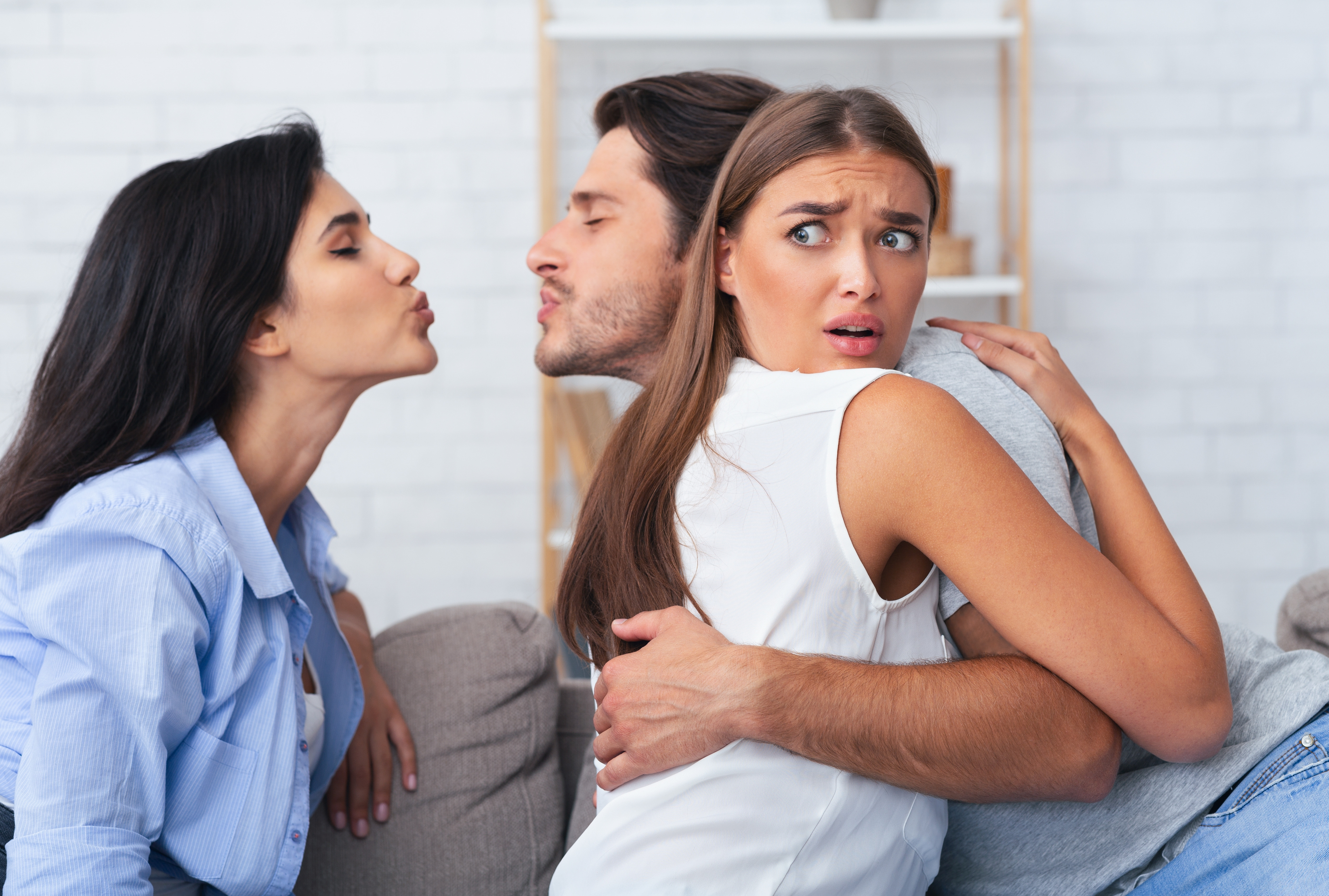 Medic din Bacău judecat pentru bigamie. A făcut nuntă mare, deși era deja căsătorit. Ce a urmat e greu de crezut