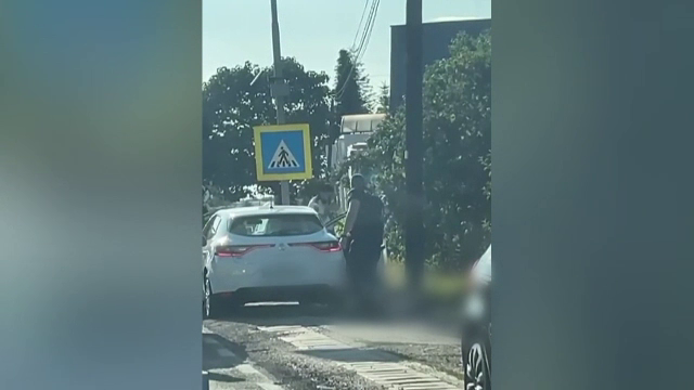Urmărire ca în filme în Baia Mare, după ce un şofer beat a refuzat să oprească. Pasagerul a aruncat o armă din mașină