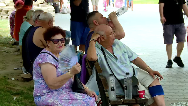 Ce să faci când lași mașina în soare, ca să nu se încingă foarte tare. Diferența poate fi și de 30 de grade