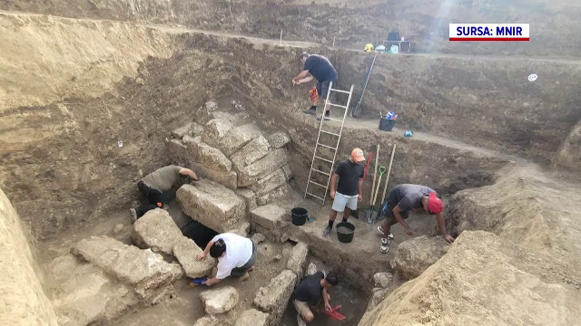 Arheologii nu s-au așteptat să găsească un mormânt așa de fastuos lângă Mangalia. „Ia uite, avem un copil aici”