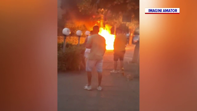 Un ATV a ars ca o torță în mijlocul unei intersecții din Craiova. Bărbatul care-l conducea a reușit să se salveze