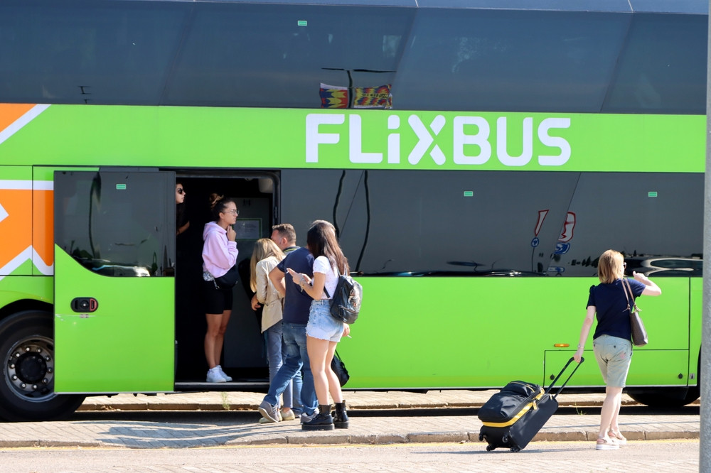FlixBus lansează primele rute interurbane cu autocarul în România. Orașele în care poți călători și prețul biletelor