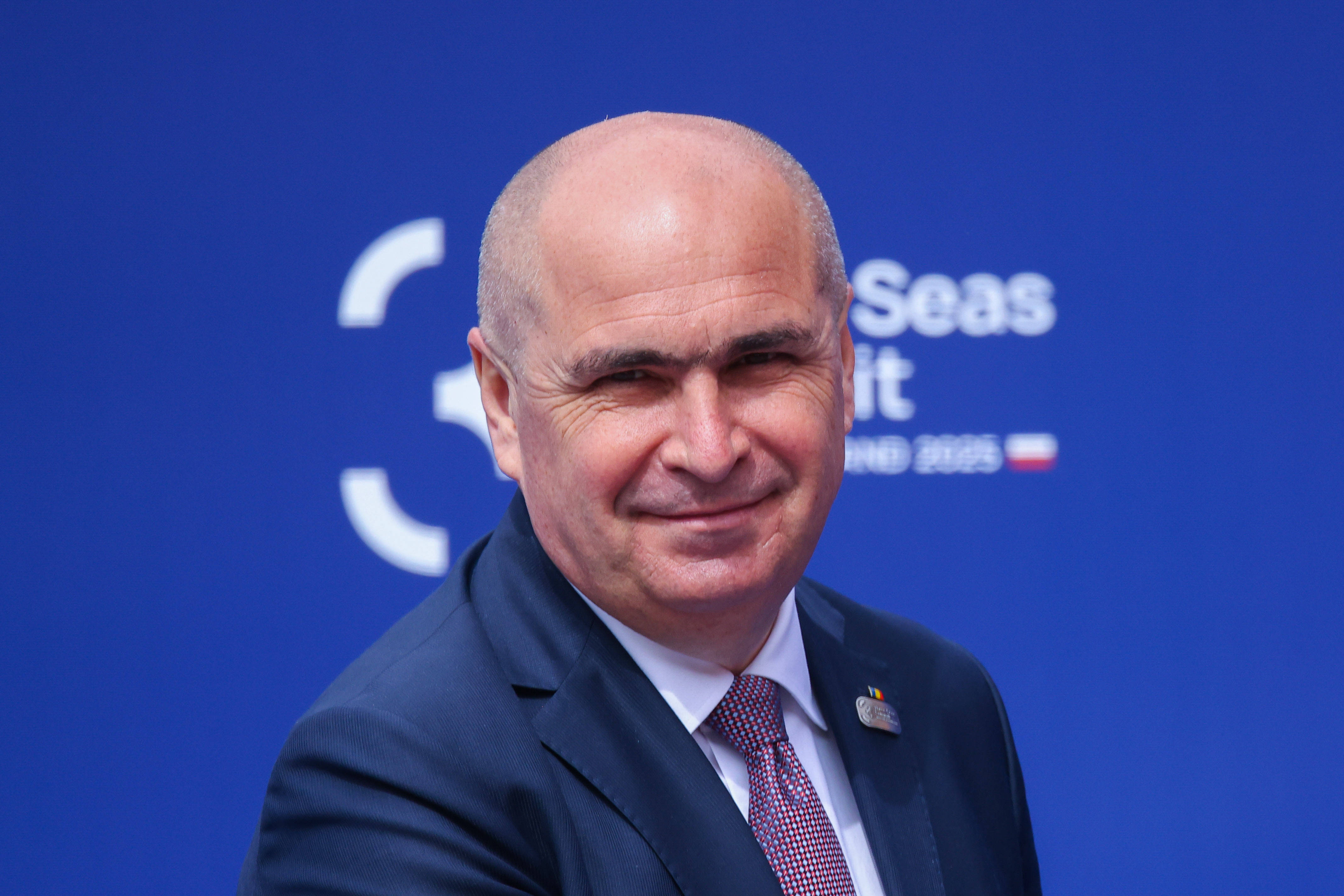 Bolojan are o soluție pentru bugetarii concediați: „Loc de muncă în privat. Sunt foarte multe posturi libere”