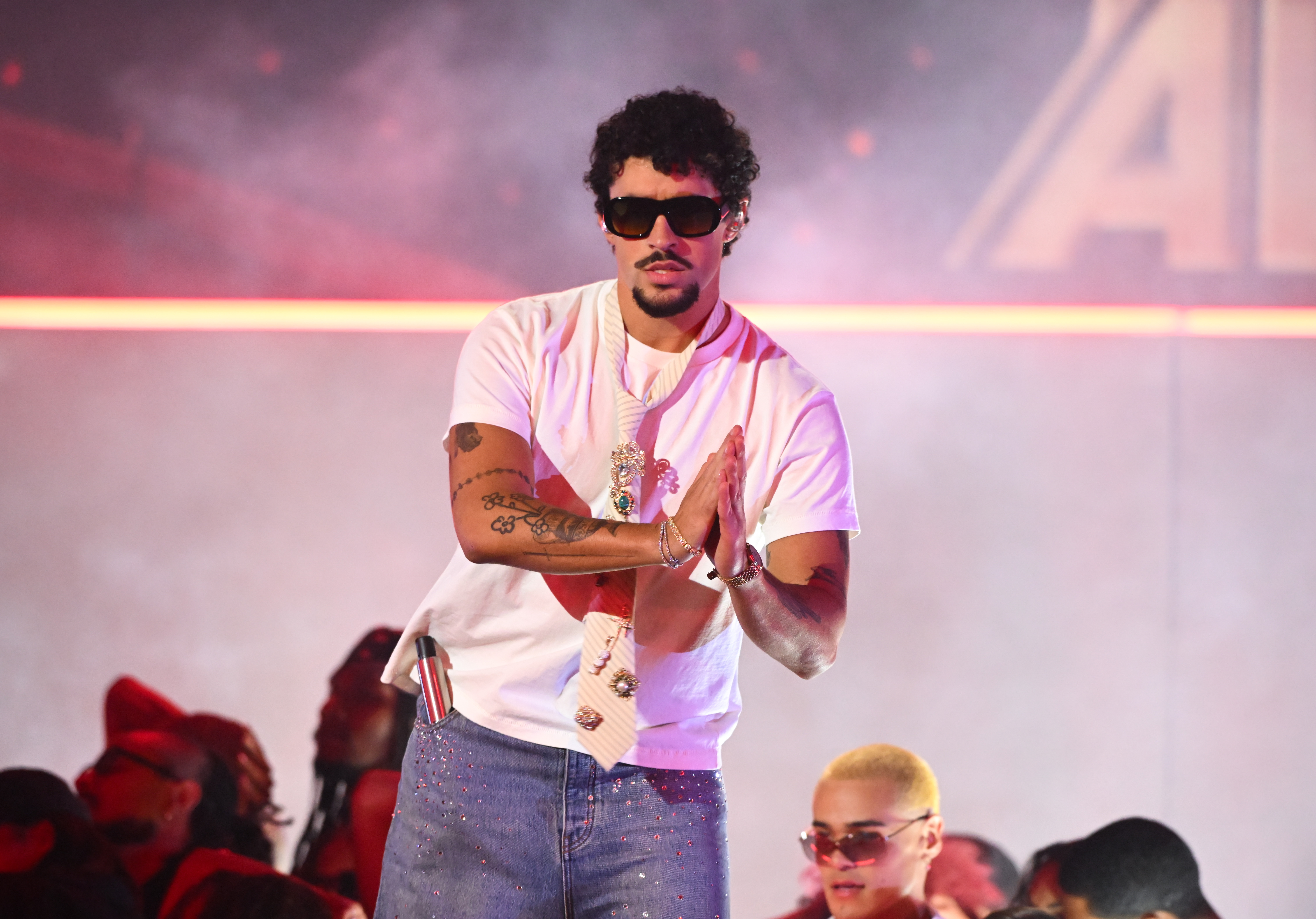 Bad Bunny s-a accidentat pe scenă, în Puerto Rico. Care este starea artistului. VIDEO