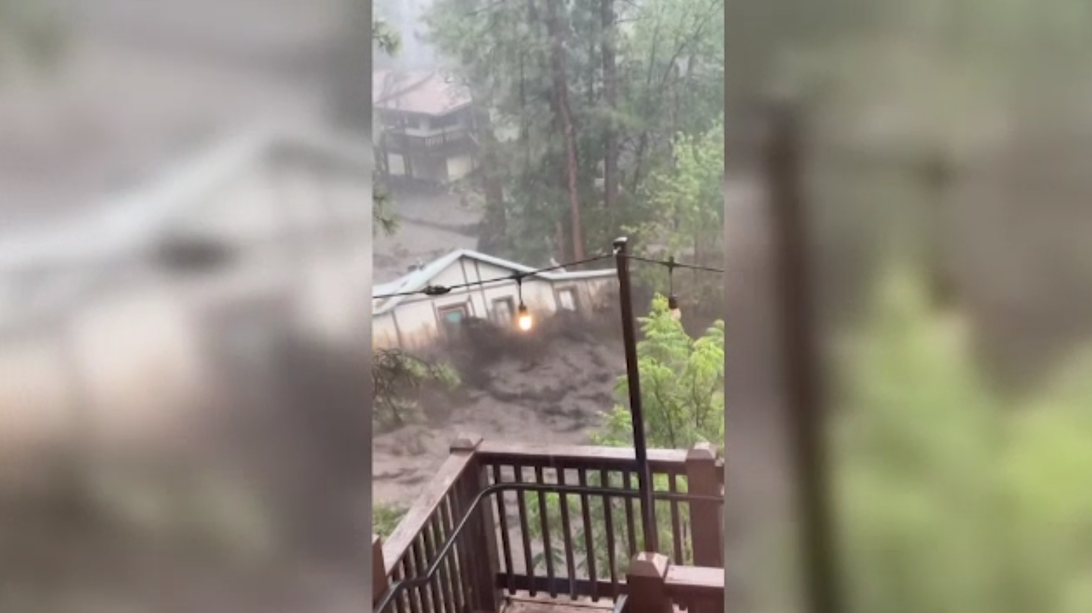 Imagini dramatice surprinse în sudul statului american New Mexico. O viitură puternică a dărâmat o casă