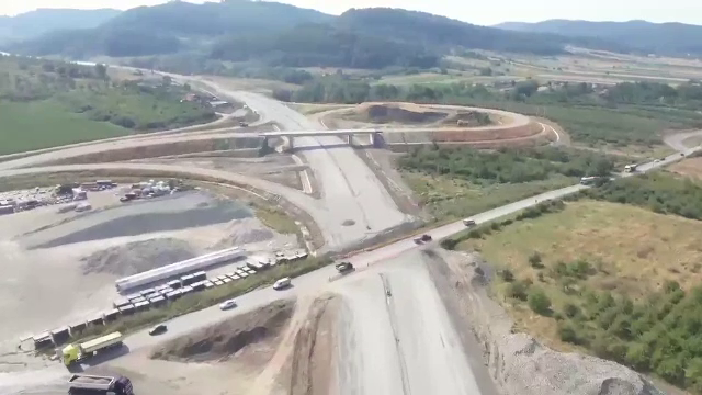 Când vom putea circula prin primul tunel de autostradă din România. Ar putea fi gata înainte de termin