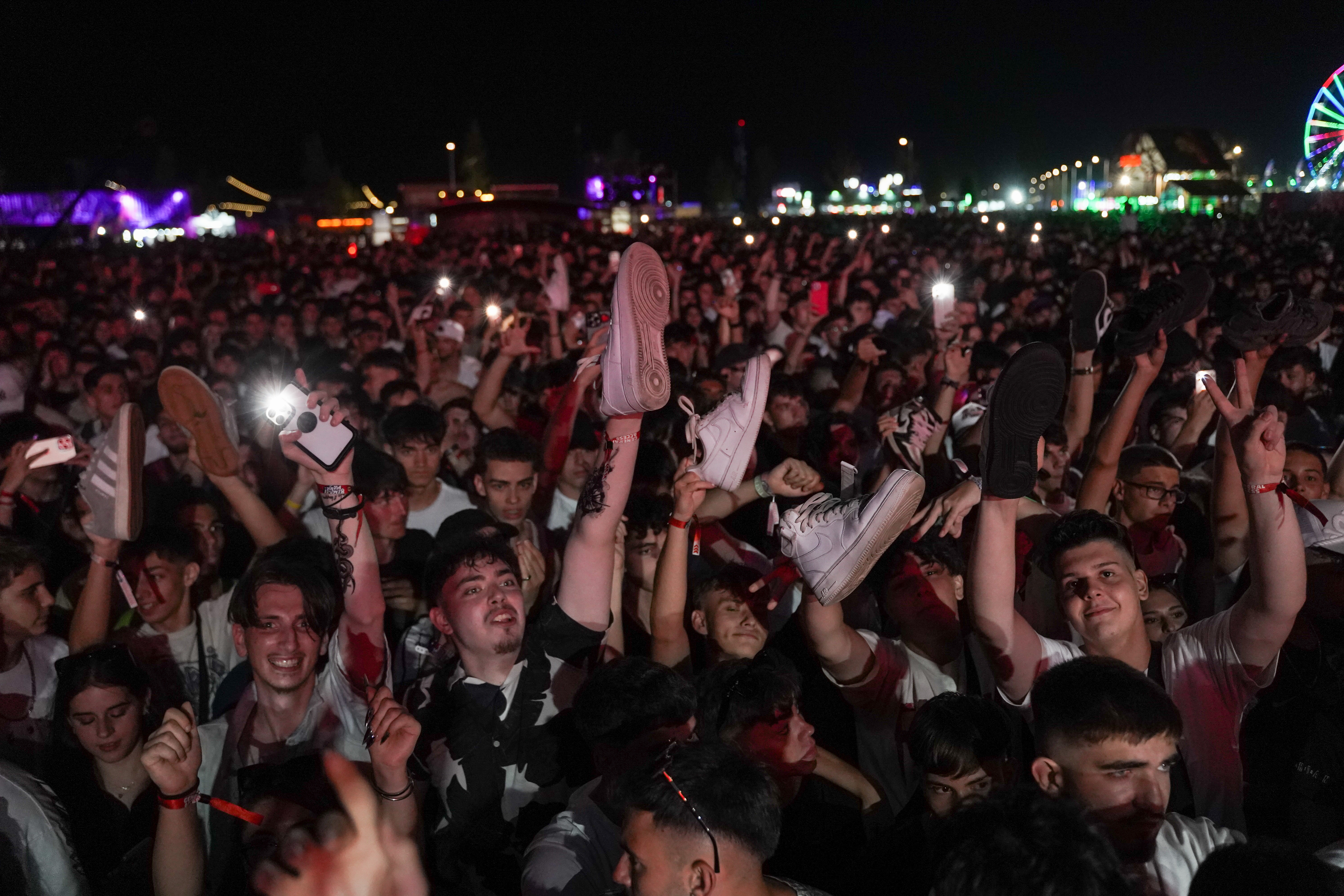Costineștiul petrece la „Beach, Please!”. Sute de mii de tineri așteaptă show-ul lui ASAP Rocky în a treia seară de festival