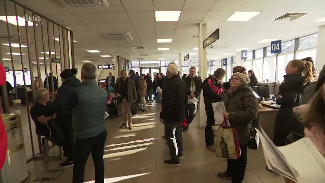 Restricții pentru românii care nu își plătesc taxele. Nu vor mai putea vinde mașini sau construi o casă. PROIECT