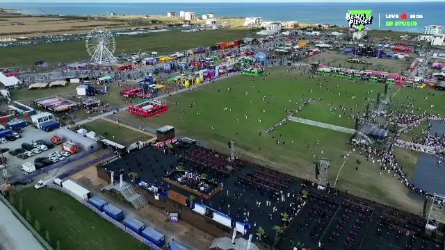 Ziua zero la „Beach, Please!” a început spectaculos, cu un concert-surpriză. Reacția unui turist venit din UK