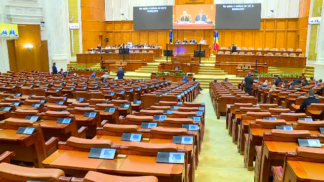 Moțiunea de cenzură, citită cu sala aproape goală. AUR caută 80 de voturi pentru a demite guvernul Bolojan