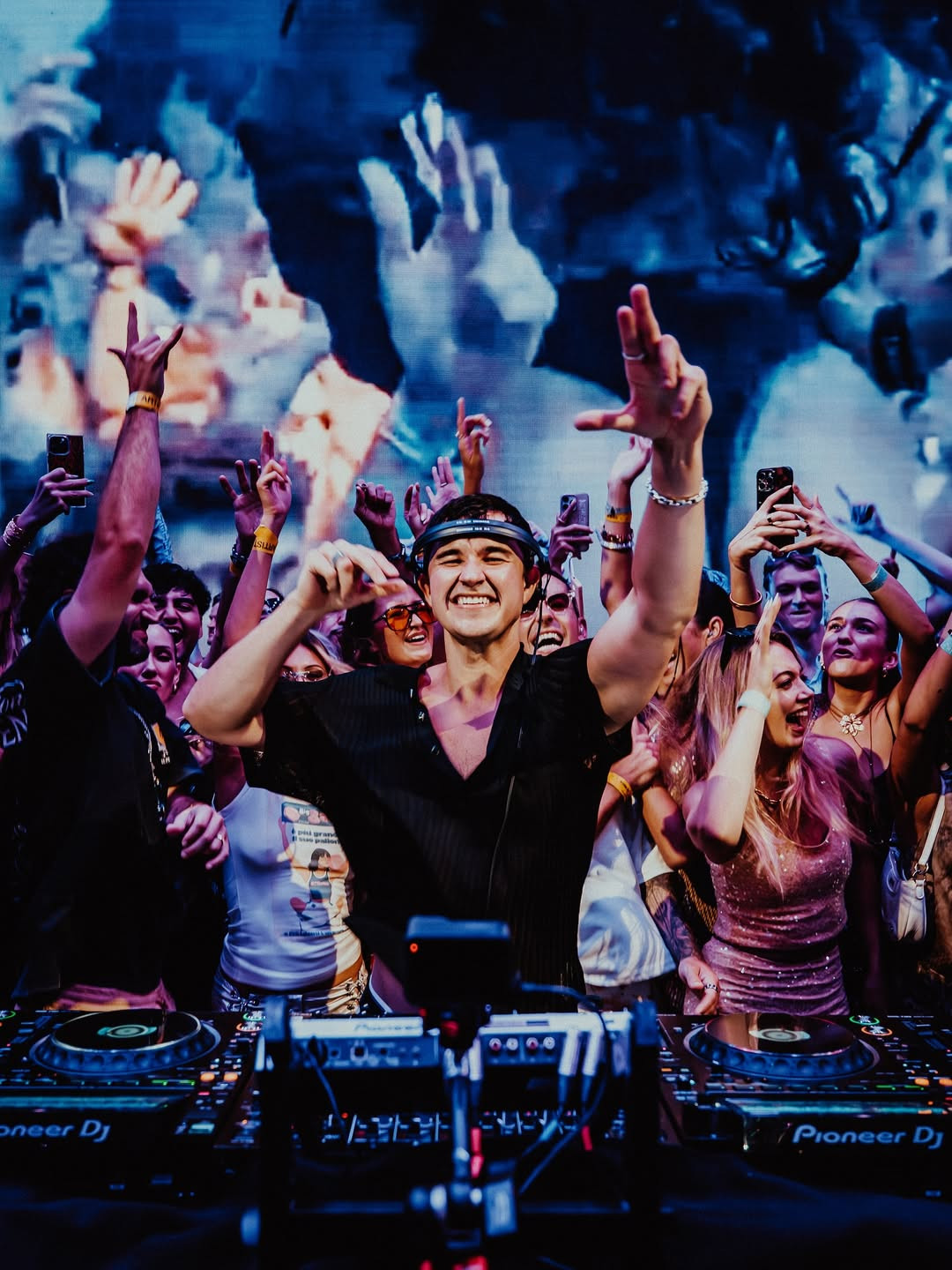 John Summit a făcut show pe Arena Națională la Neversea Kapital. „Sunt entuziasmat. E a doua oară când vin în România”