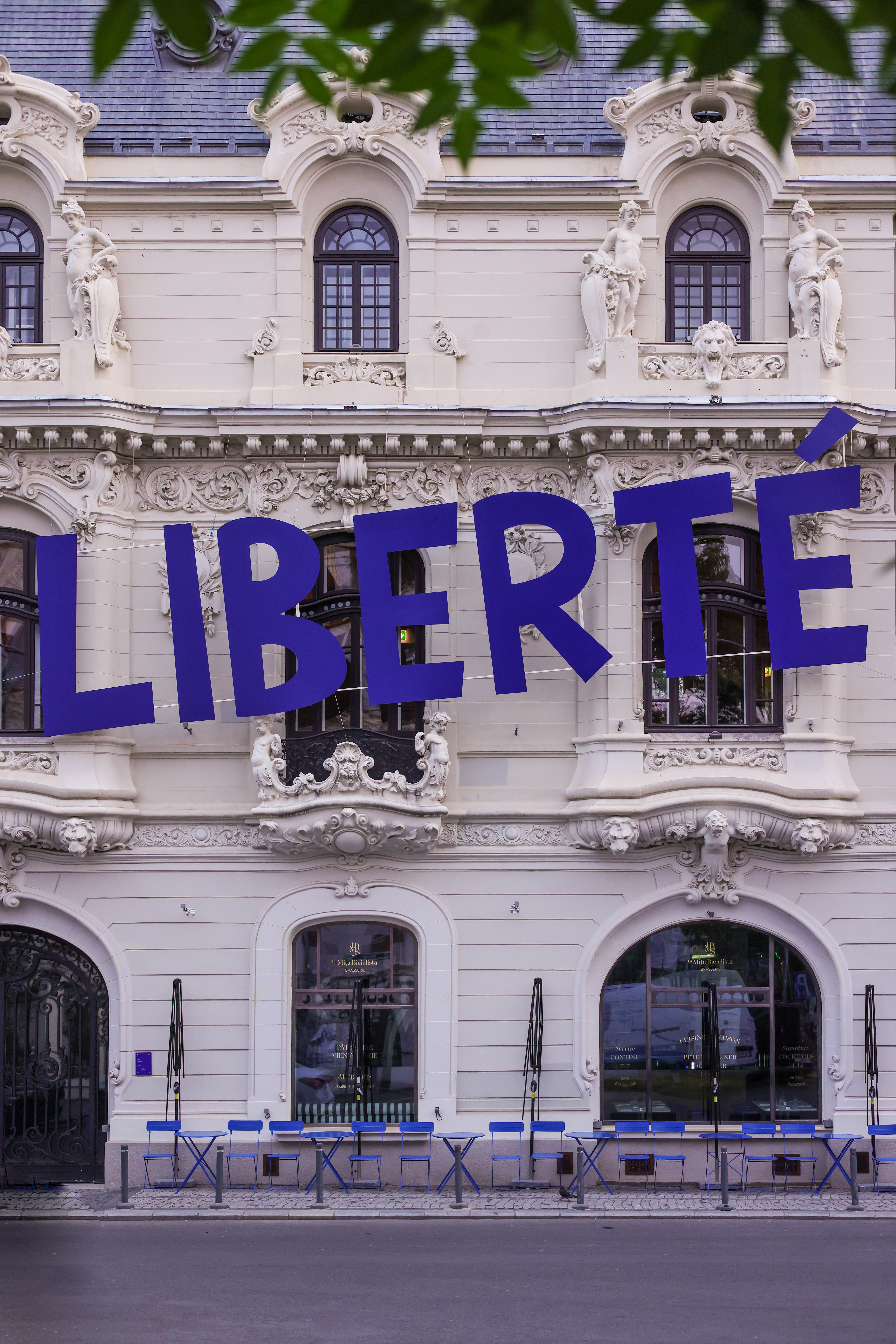 LIBERTÉ La Mița Biciclista – O reverență pentru Franța, un manifest pentru libertate