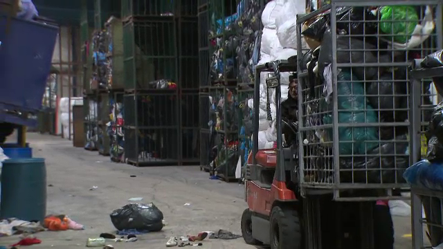 Legea reciclării textilelor, la jumătate de an de la implementare: România nu are infrastructura necesară