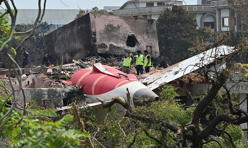 Tragedia aviatică din India: Alimentarea cu combustibil a motoarelor, „oprită” chiar înaintea prăbușirii avionului